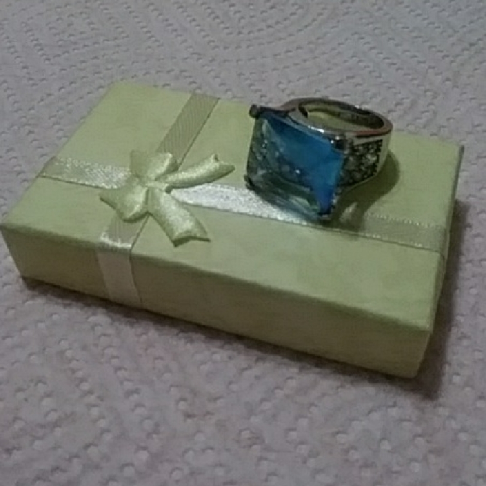 Stunning Blue Silver Women's Ring